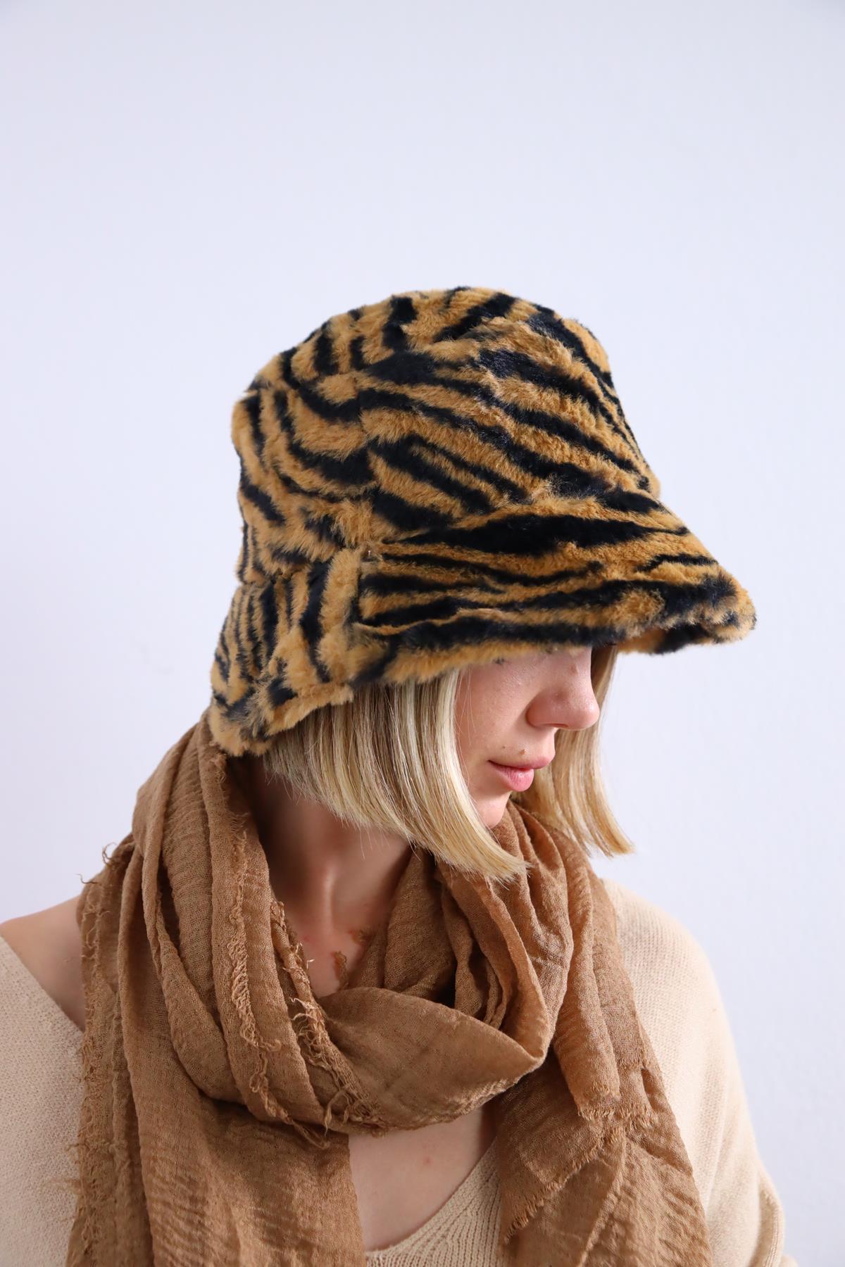  Camel Rengi Leopar Desenli Tüylü Bucket Şapka