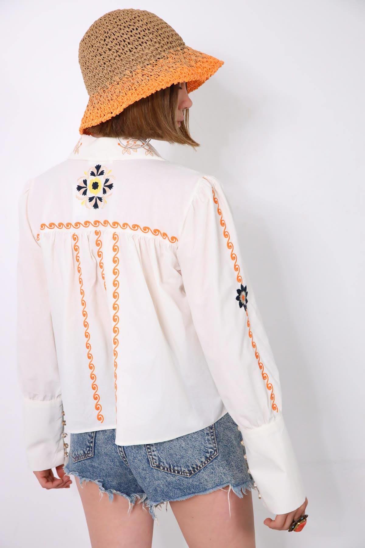 Beyaz Gömlek Yaka Geniş Manşetli İşlemeli Bluz - Şaman Butik Beyaz Gömlek Yaka Geniş Manşetli İşlemeli Bluz