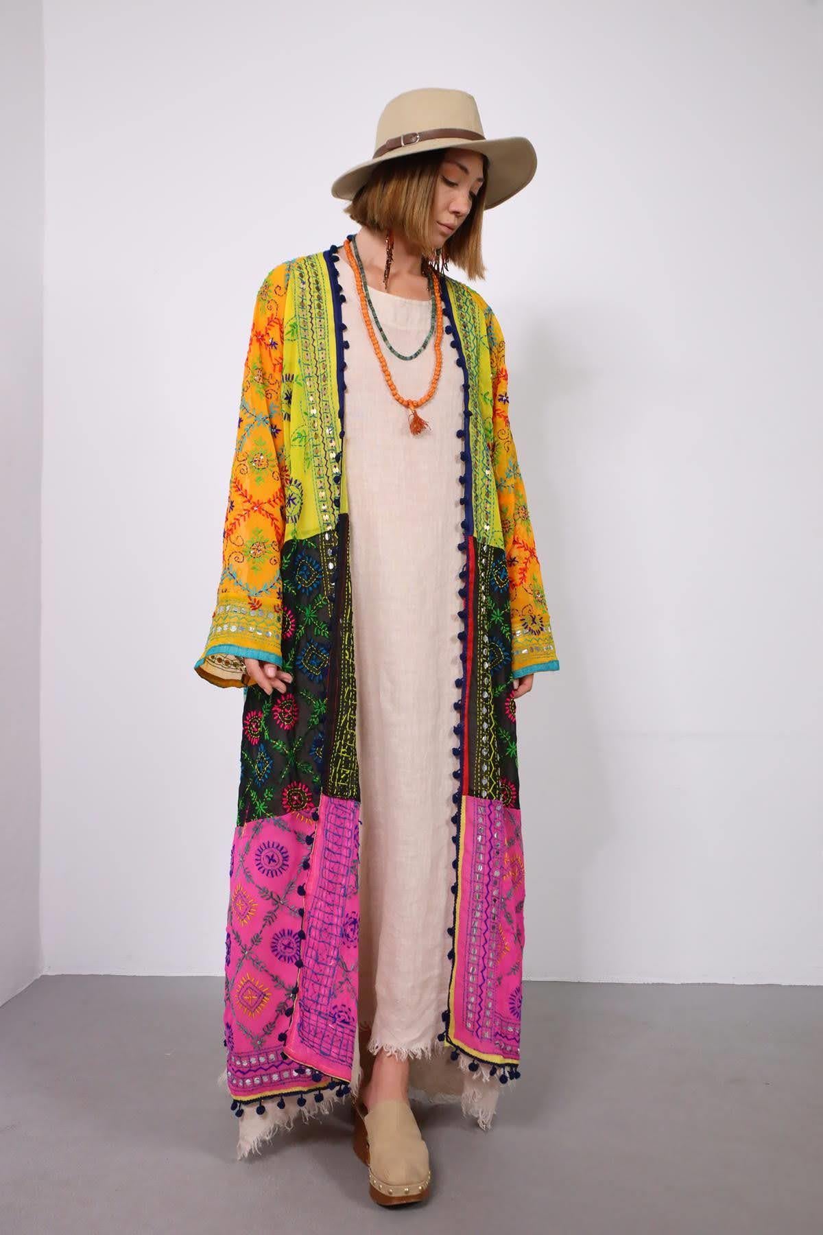 Renkli Pul İşlemeli Kenarları Ponponlu Bohem Kaftan - ŞamanButik Renkli Pul İşlemeli Kenarları Ponponlu Bohem Kaftan