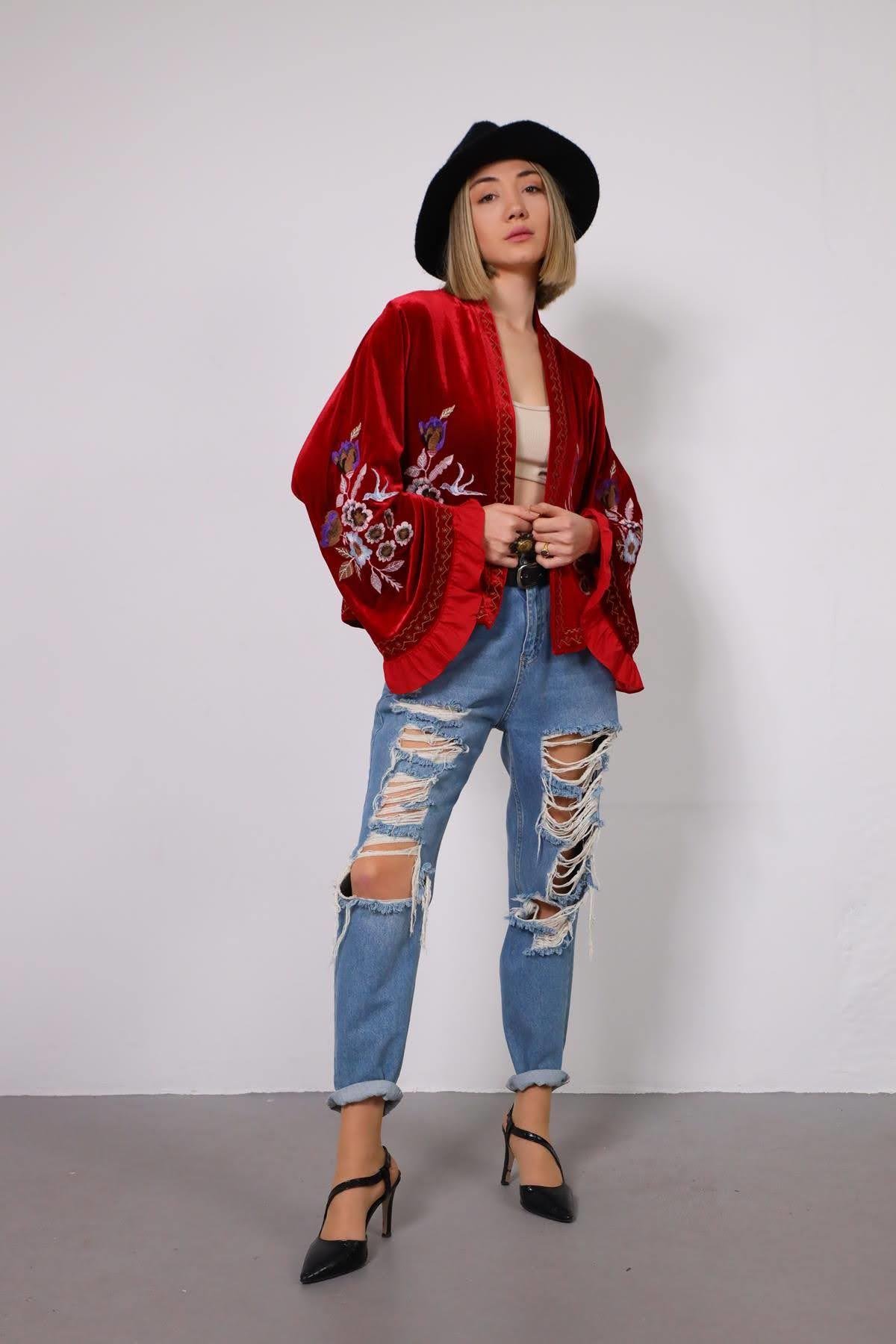  Kırmızı İşlemeli İspanyol Kol Kadife Ceket