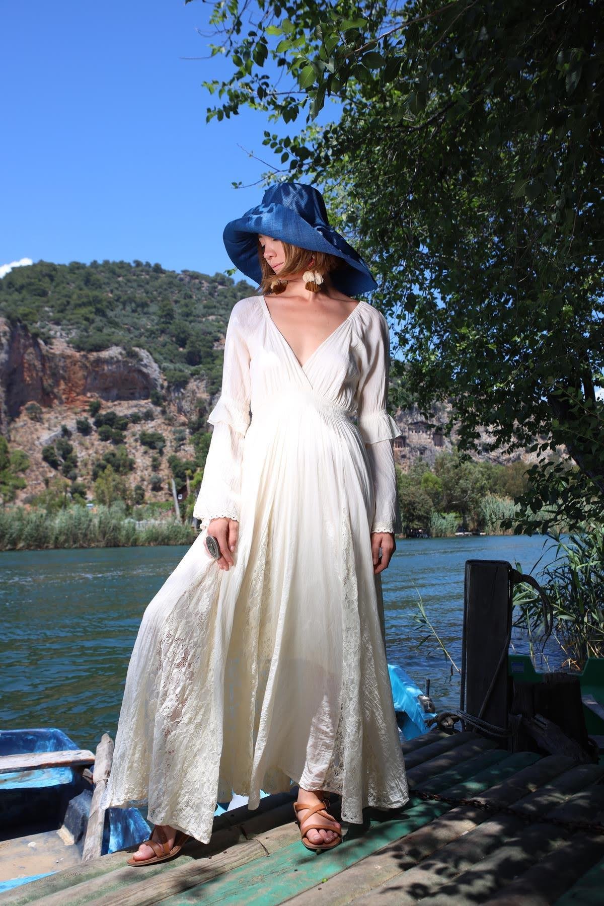 Ekru Volanlı Kruvaze Yaka Dantel Detaylı Elbise - Şaman Butik Ekru Volanlı Kruvaze Yaka Dantel Detaylı Elbise