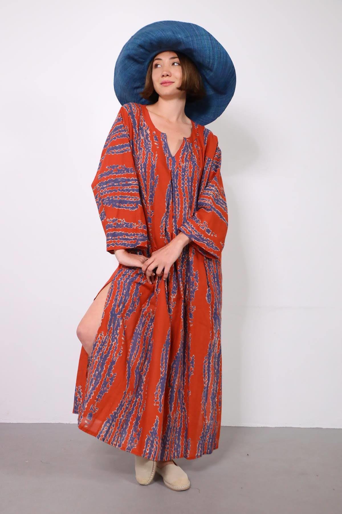 Kiremit Rengi Kesik Yaka Önü Pileli Yırtmaçlı Elbise - Şaman Butik Kiremit Rengi Kesik Yaka Önü Pileli Yırtmaçlı Elbise