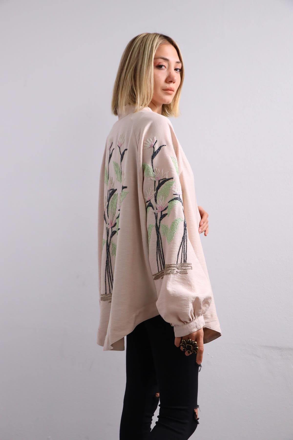 Bej Sırtı ve Kolları İşlemeli Ceket - Şaman Butik Bej Sırtı ve Kolları İşlemeli Ceket