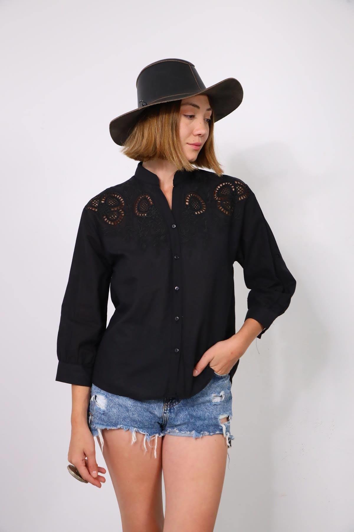  Siyah Ajurlu Çiçek İşlemeli Hakim Yaka Gömlek