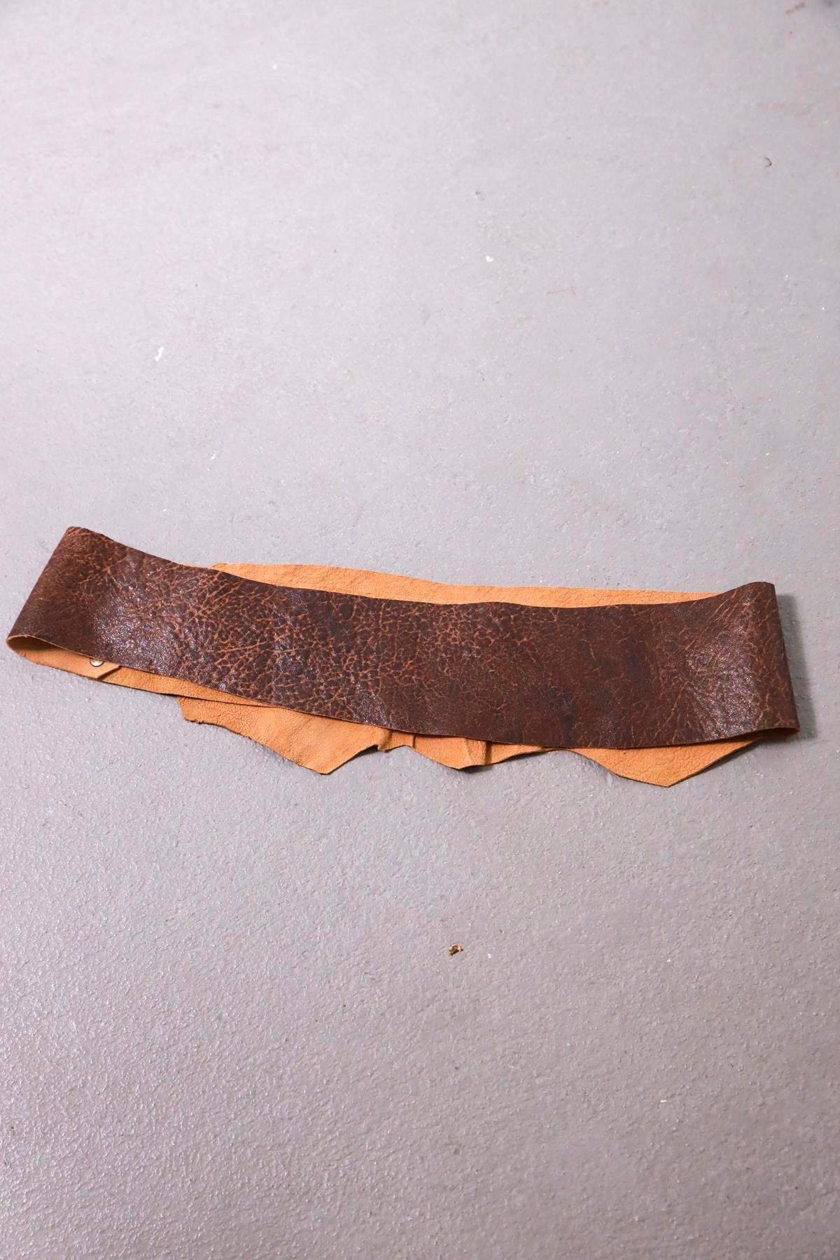  Renkli Zımbalı Parçalı Deri Kemer