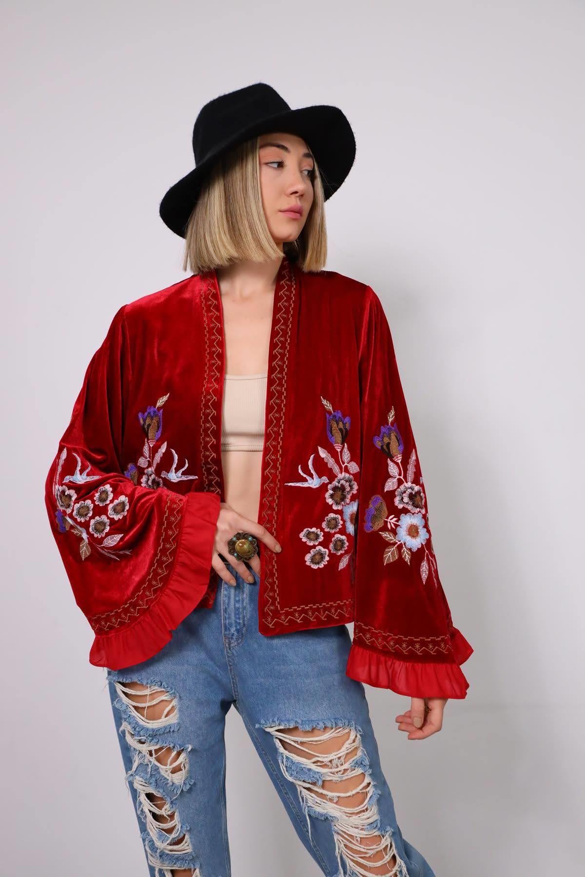  Kırmızı İşlemeli İspanyol Kol Kadife Ceket