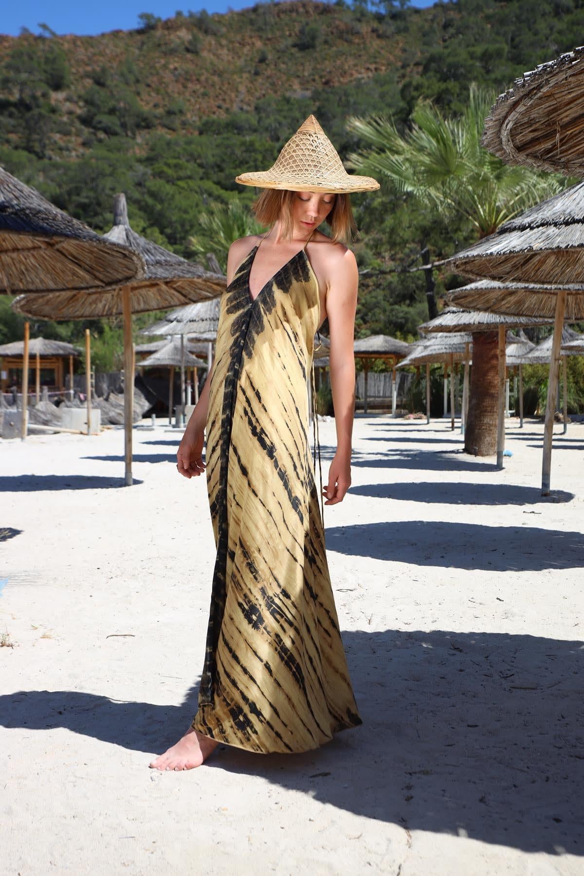 Bej Önü Arkası V Sırtı Bağcıklı Elbise - Şaman Butik Bej Önü Arkası V Sırtı Bağcıklı Elbise