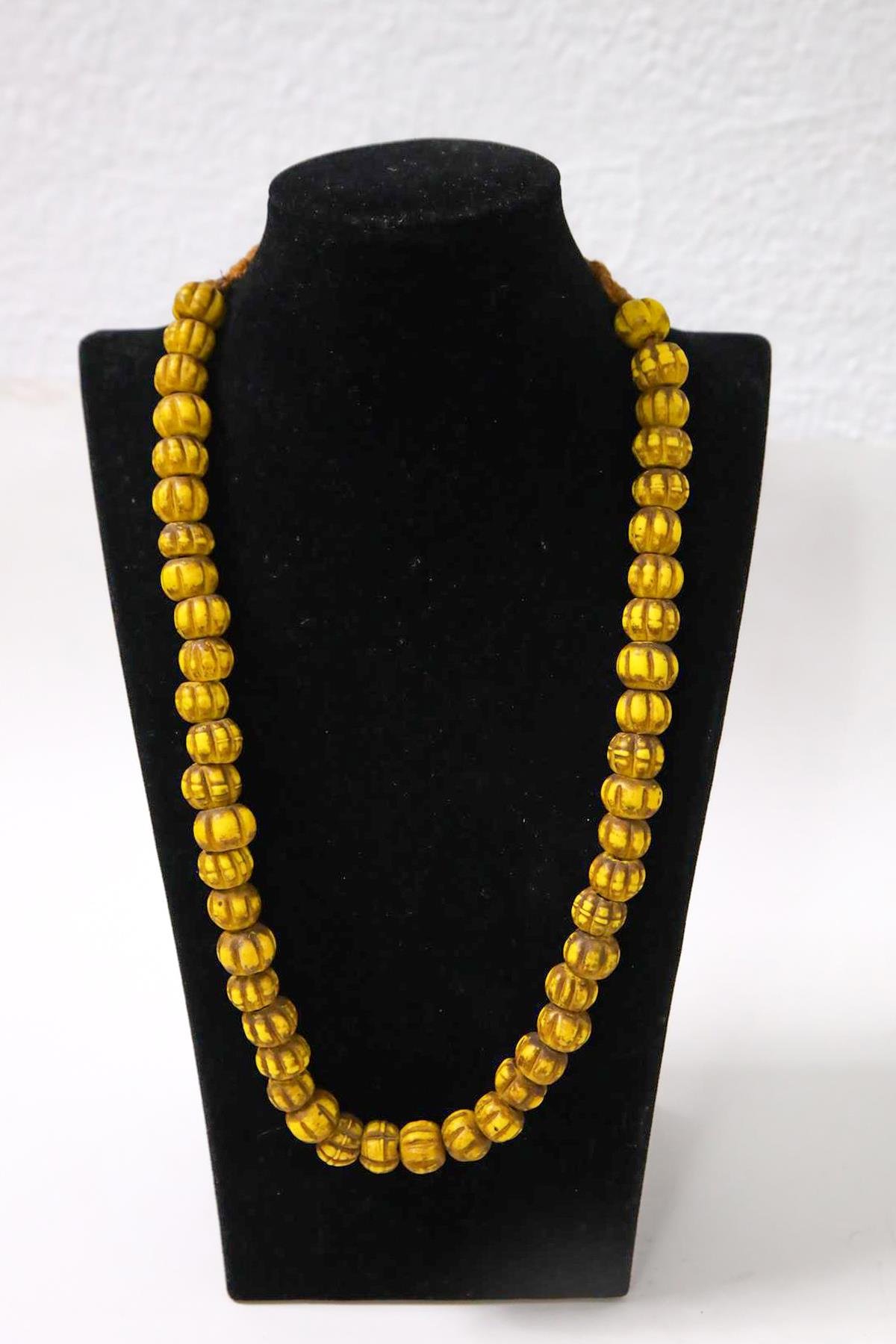  Sarı Taş Detaylı Kolye