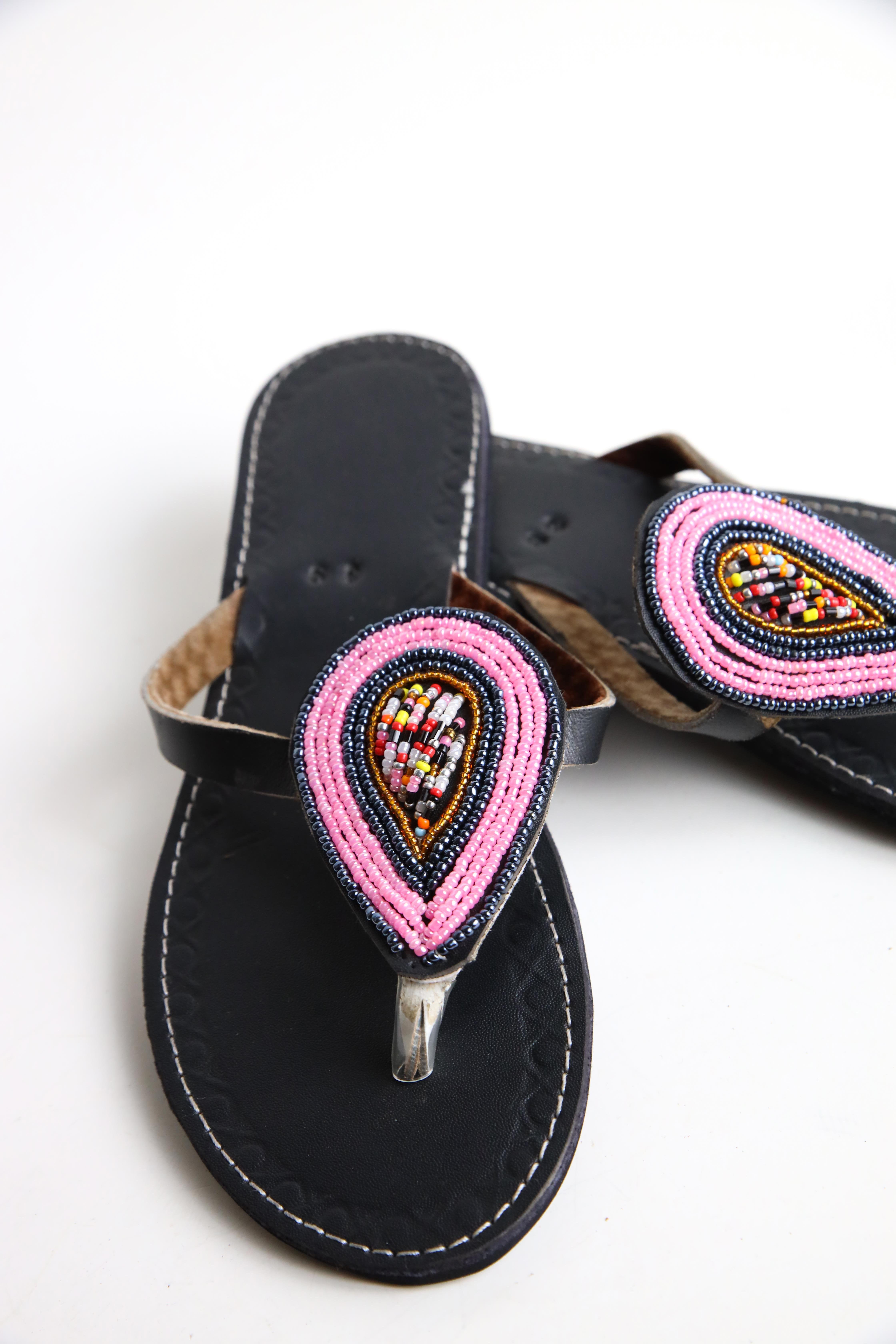  Siyah Boncuk İşlemeli Parmak Arası Terlik