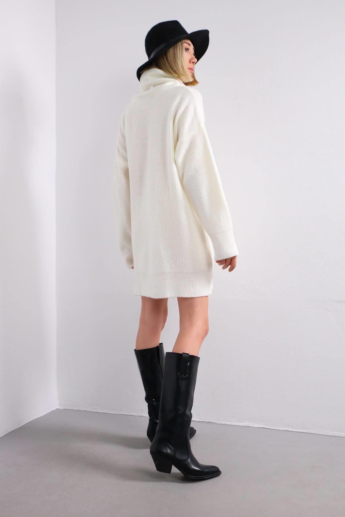 Ecru Turtleneck Long Knitted Pullover Ecru Turtleneck Long Knitted Pullover