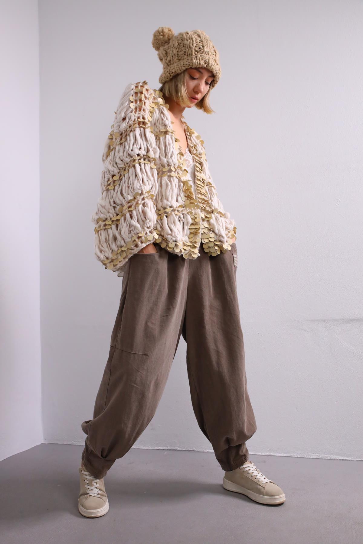  Krem Rengi Örme Pul Detaylı Hırka