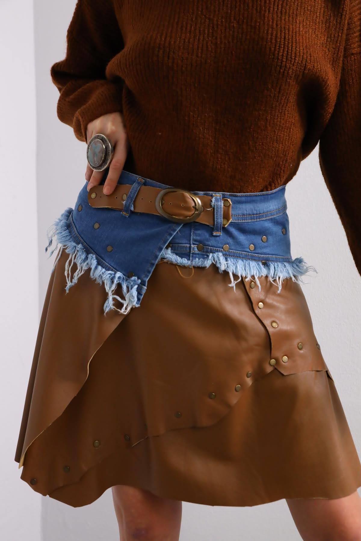  Sütlü Kahverengi Kot Parçalı Zımba Detaylı Tokalı Deri Etek