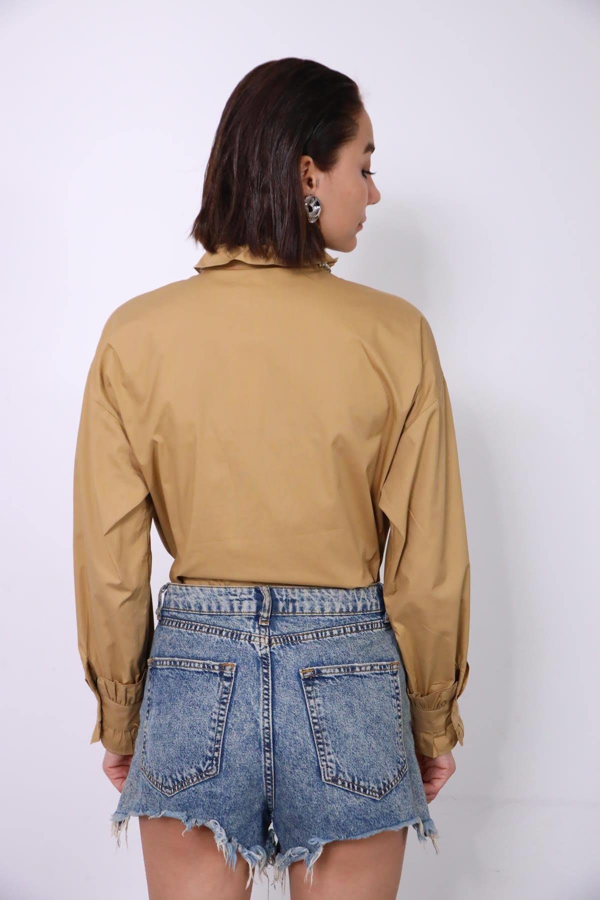  Sütlü Kahve Volanlı Taş ve İnci İşlemeli Gömlek