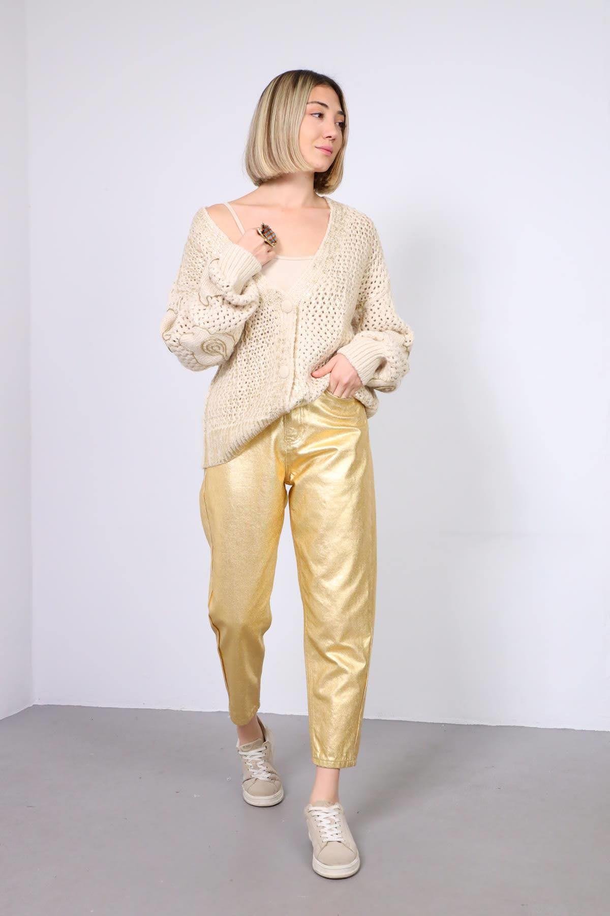  Gold Rengi Kolları Motifli Örgü Hırka