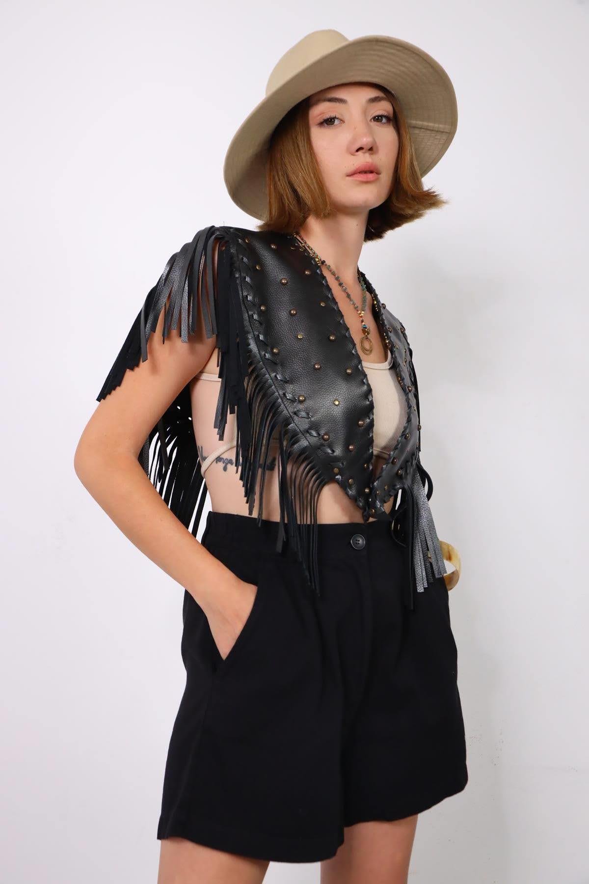  Siyah Pileli Gabardin Şort