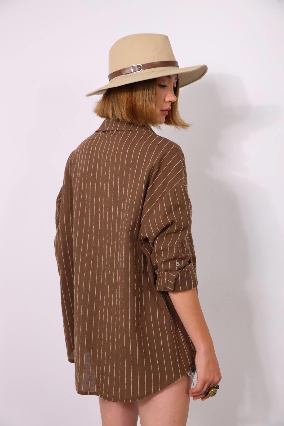  Kahverengi Kolları Apoletli Çizgili Keten Gömlek