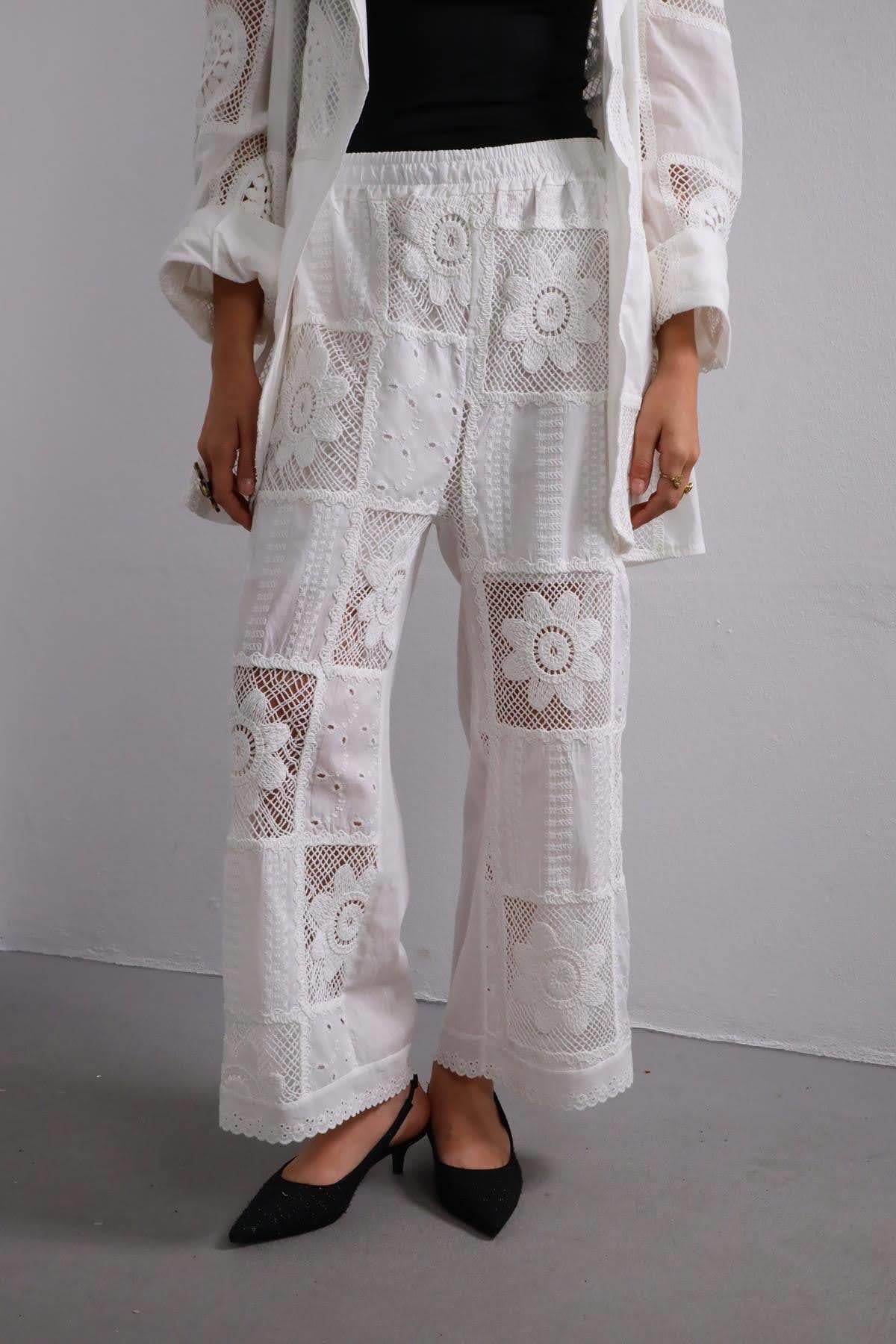 Beyaz Motif İşlemeli Pantolon - Şaman Butik Beyaz Motif İşlemeli Pantolon