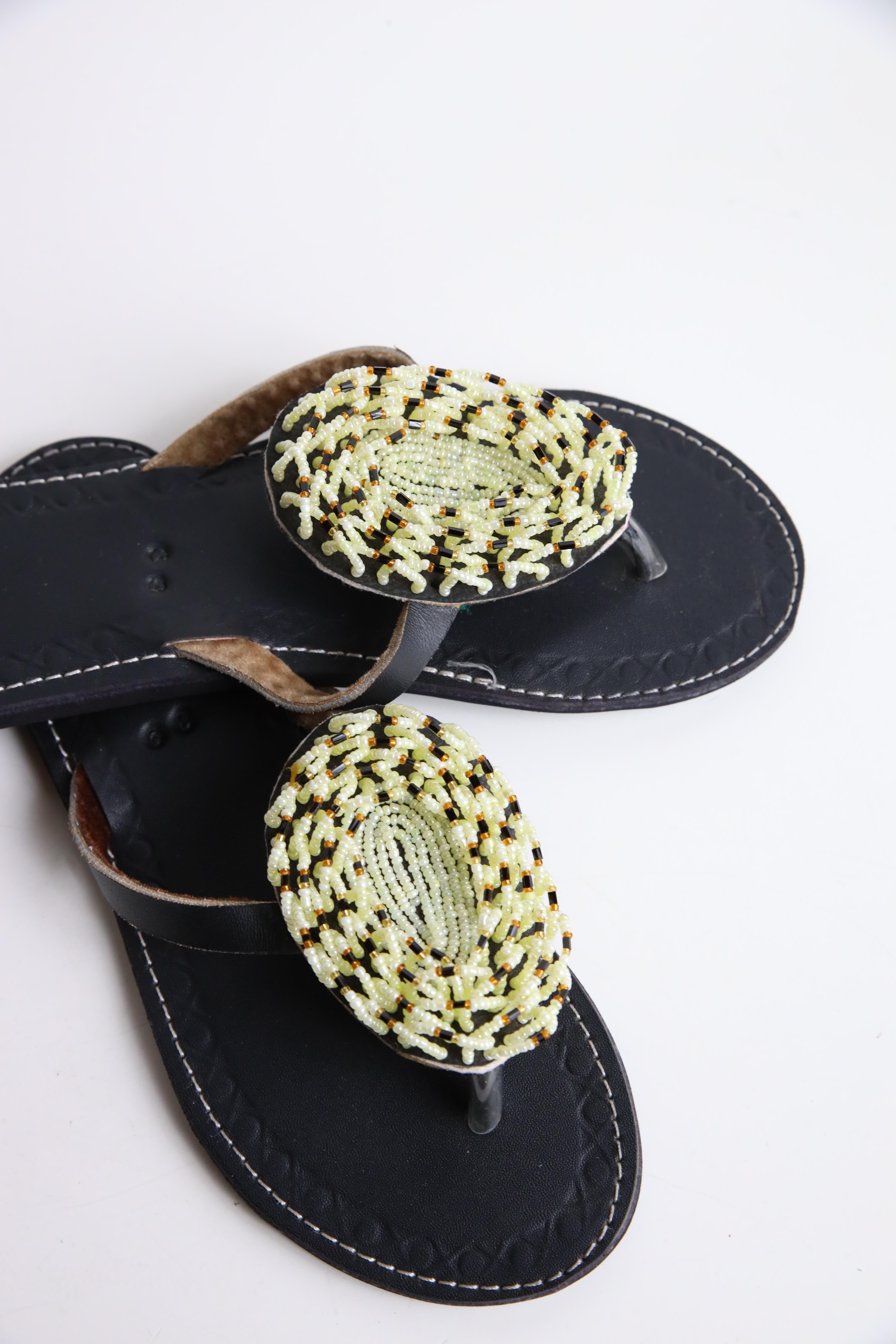 Siyah Boncuk İşlemeli Parmak Arası Terlik - Şaman Butik Siyah Boncuk İşlemeli Parmak Arası Terlik