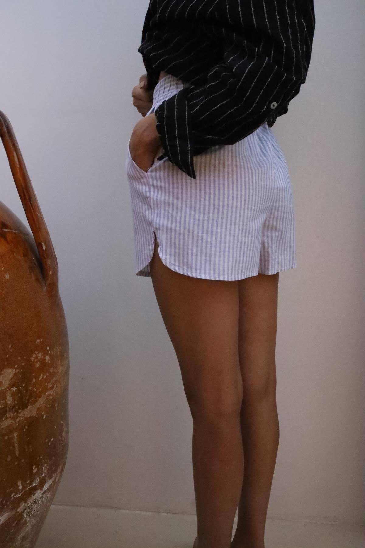  Gri Çizgili Cepli Beli Lastikli Şort