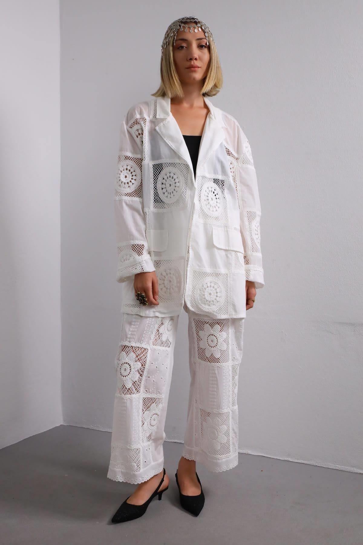 Beyaz Motif İşlemeli Pantolon - Şaman Butik Beyaz Motif İşlemeli Pantolon