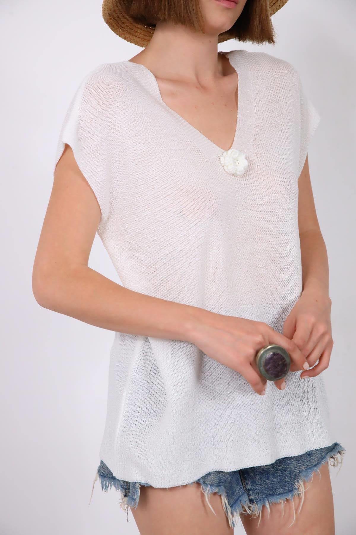  Beyaz Önü Arkası V Yaka Çiçekli Triko Bluz