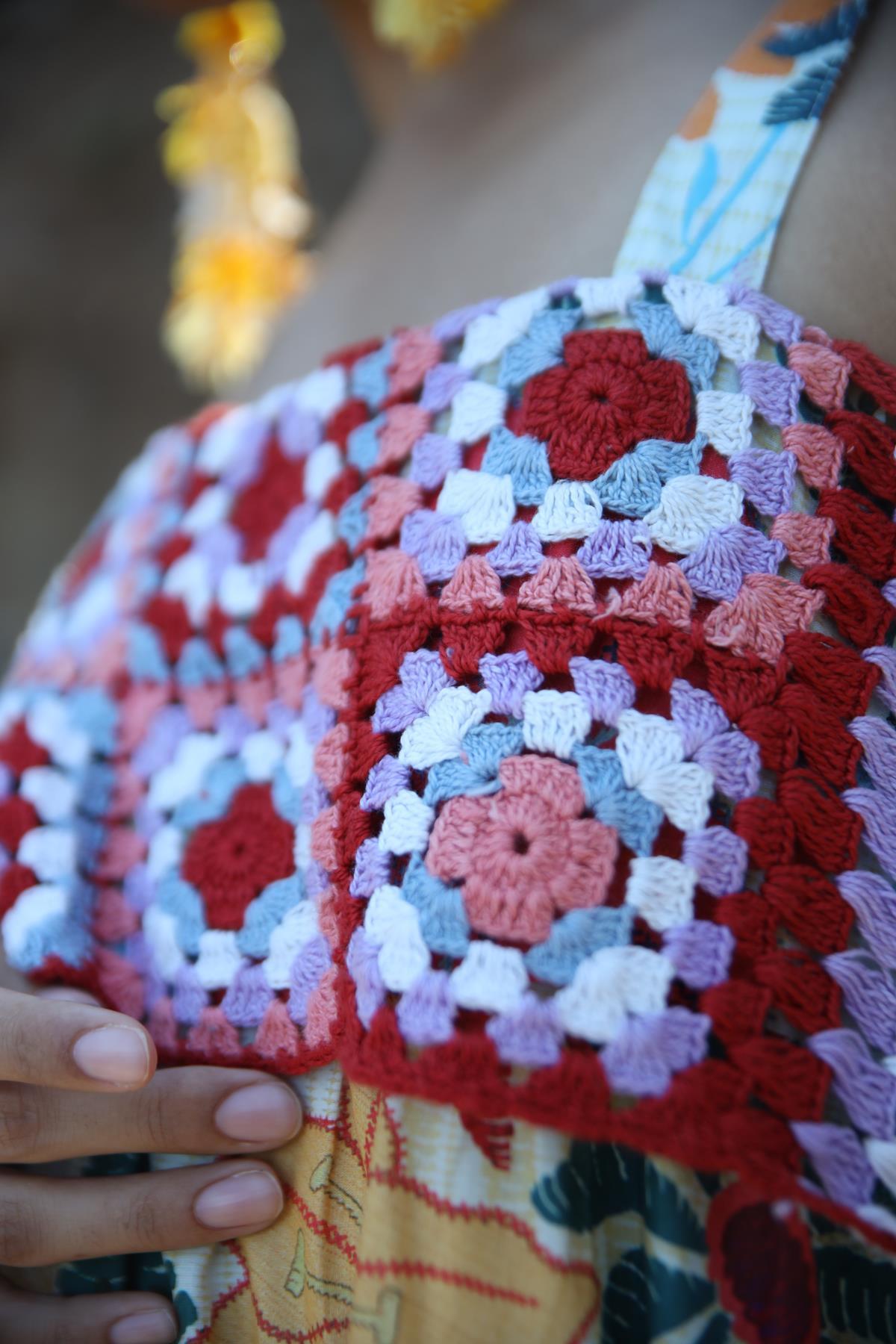 Renkli Örme Detaylı Çiçek Desenli Askılı Elbise - Şaman Butik Renkli Örme Detaylı Çiçek Desenli Askılı Elbise