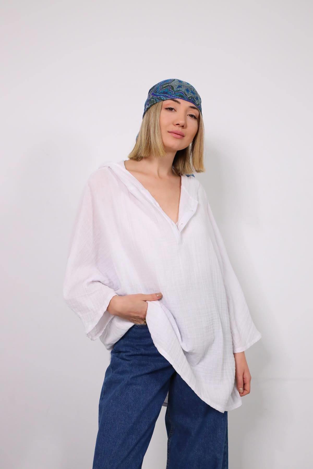  Beyaz Kapüşonlu Yarasa Kol Gömlek