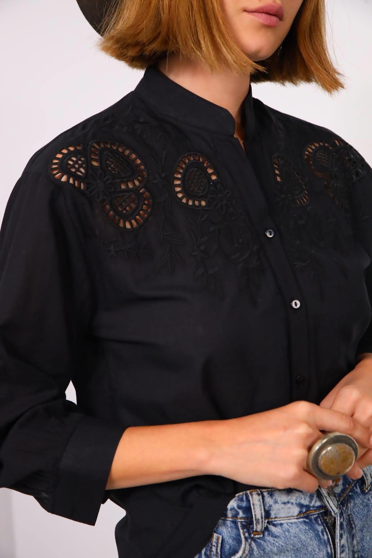  Siyah Ajurlu Çiçek İşlemeli Hakim Yaka Gömlek