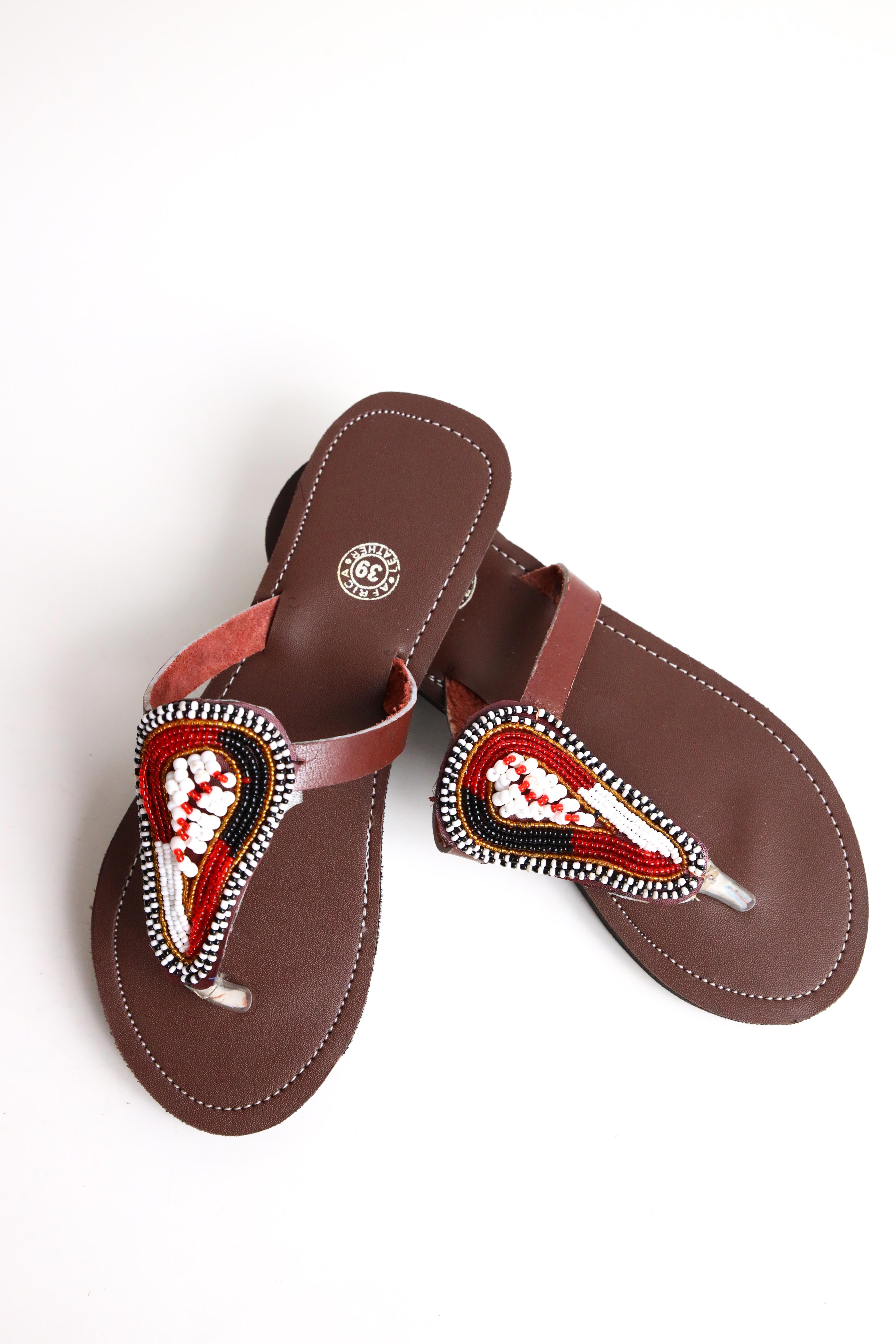 Kahverengi Boncuk İşlemeli Parmak Arası Terlik - Şaman Butik Kahverengi Boncuk İşlemeli Parmak Arası Terlik