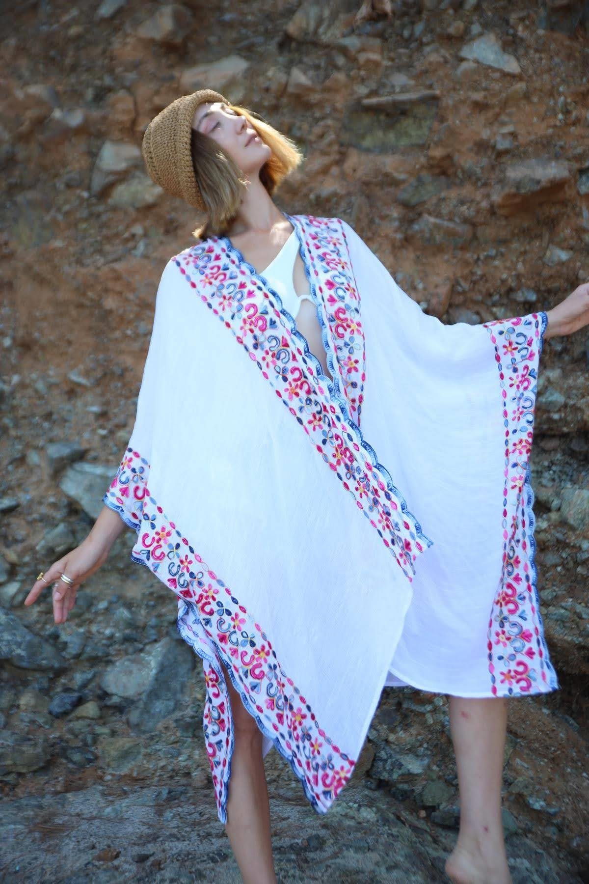  Beyaz Yarasa Kol Nakışlı Kimono