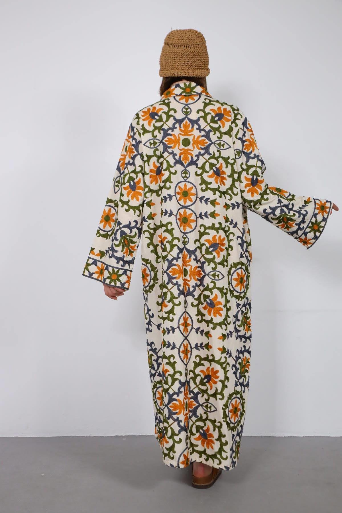 Ekru Gömlek Yaka Düğmeli Suzani Elbise - Şaman Butik Ekru Gömlek Yaka Düğmeli Suzani Elbise