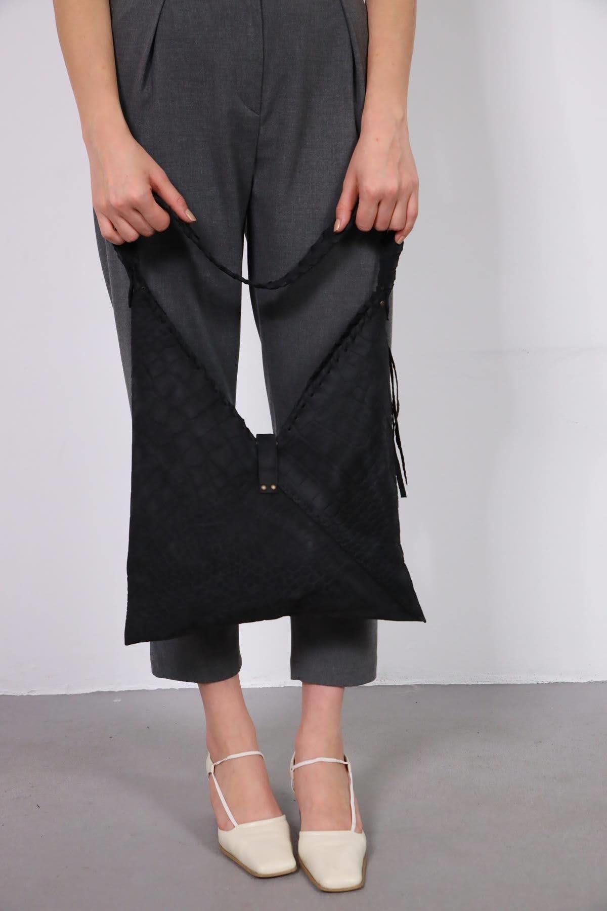  Siyah Püsküllü Origami Deri Çanta