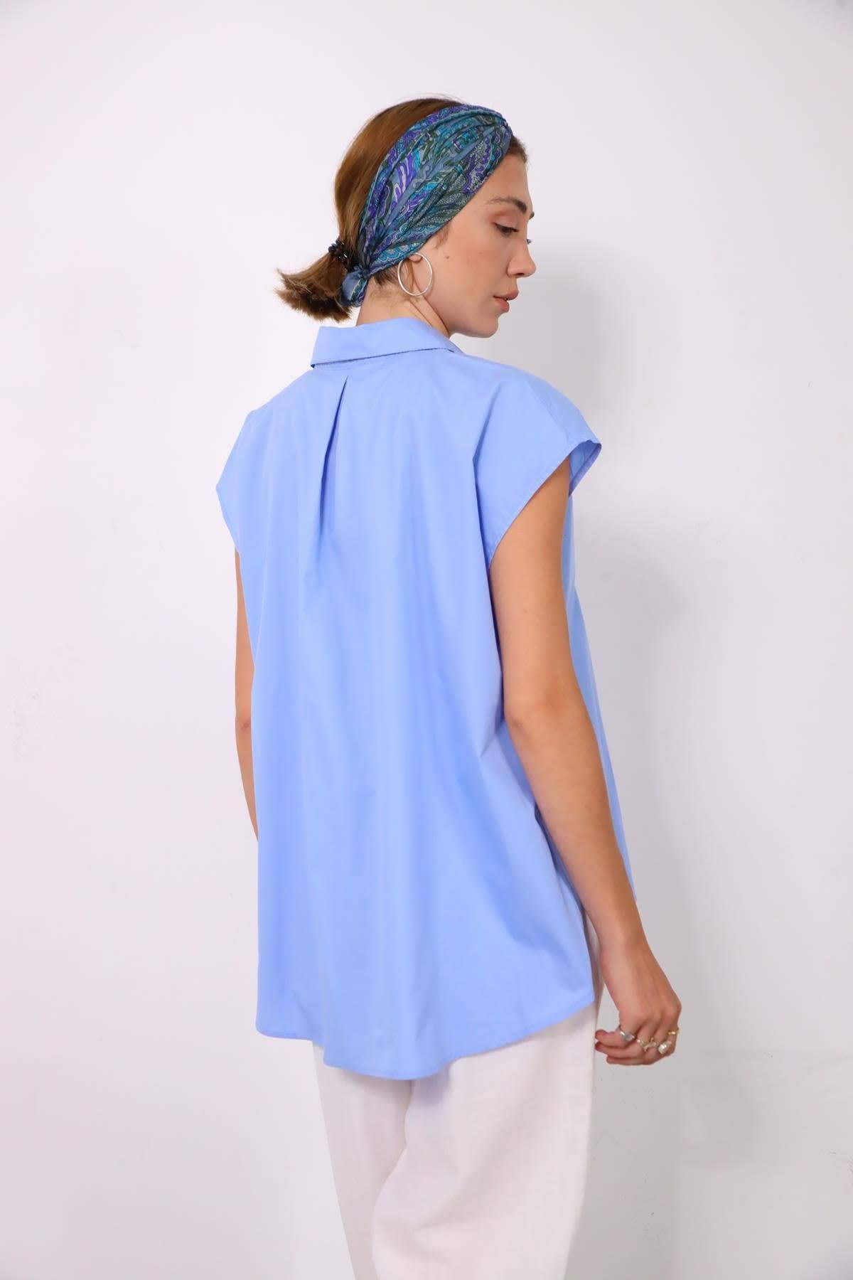 Mavi Yanları Yırtmaçlı Kolsuz Gömlek - Şaman Butik Mavi Yanları Yırtmaçlı Kolsuz Gömlek