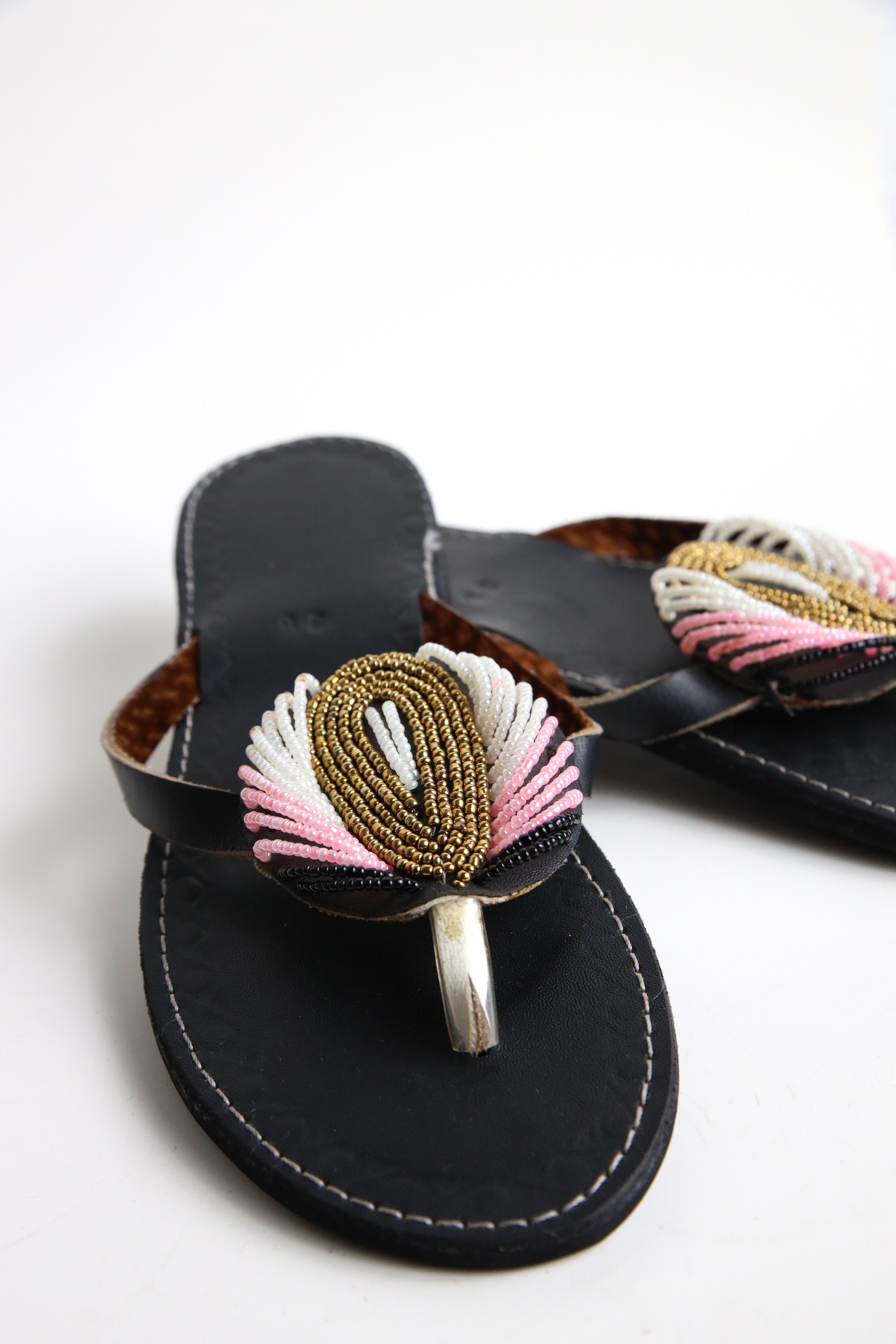 Siyah Boncuk İşlemeli Parmak Arası Terlik - Şaman Butik Siyah Boncuk İşlemeli Parmak Arası Terlik