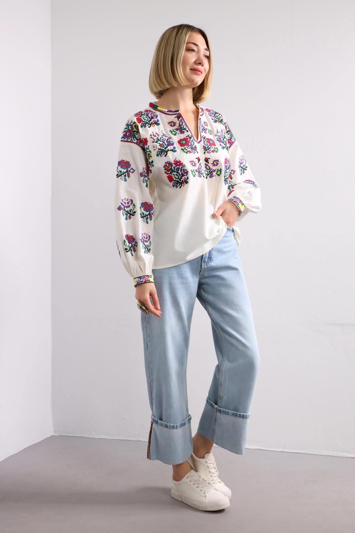 Beyaz Kanaviçe İşlemeli V Yaka Bluz - Şaman Butik - Bohem Giyim ve Aksesuar | Kadın & Erkek Beyaz Kanaviçe İşlemeli V Yaka Bluz