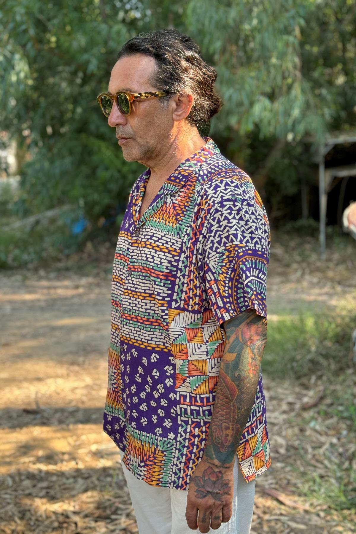  Mor Desenli Avatar Gömlek