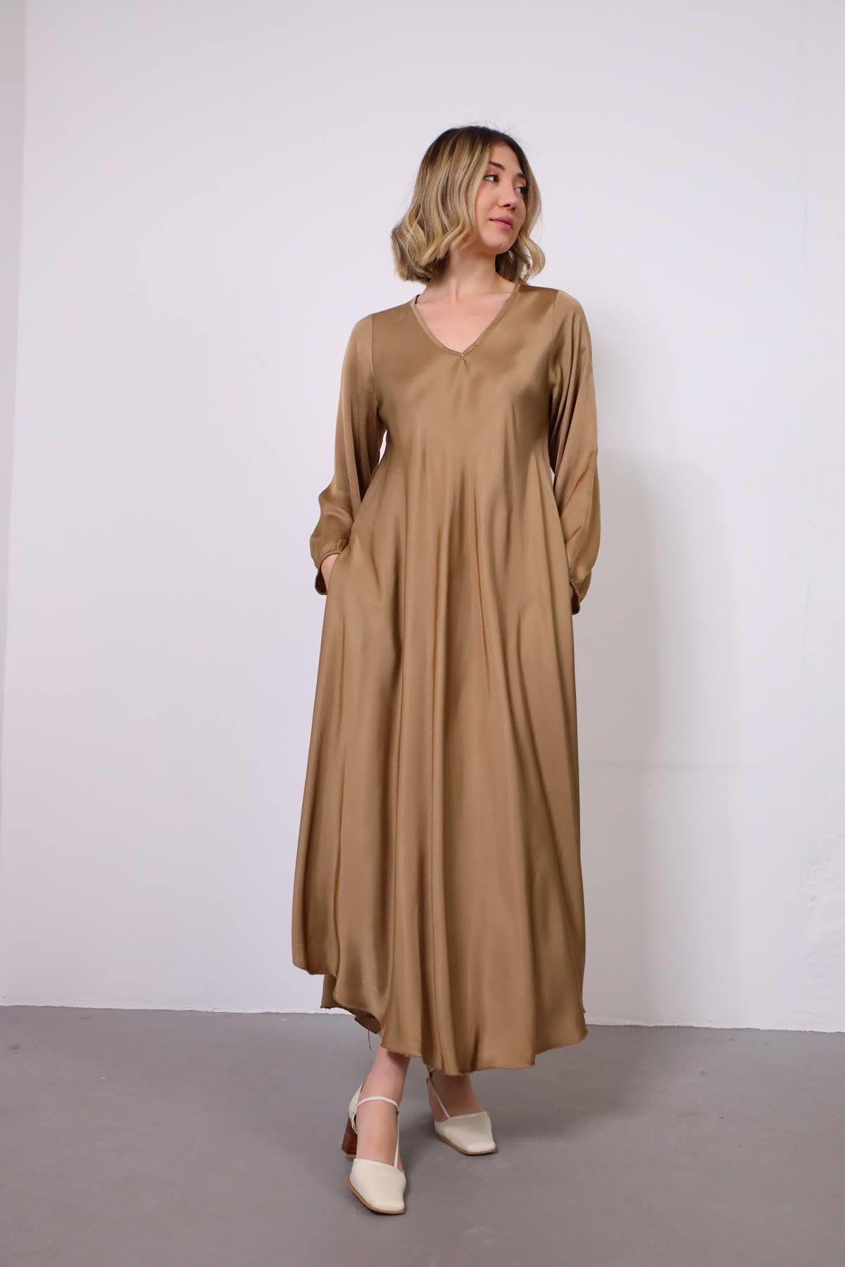 Camel V Yaka İpek Elbise - Şaman Butik Camel V Yaka İpek Elbise