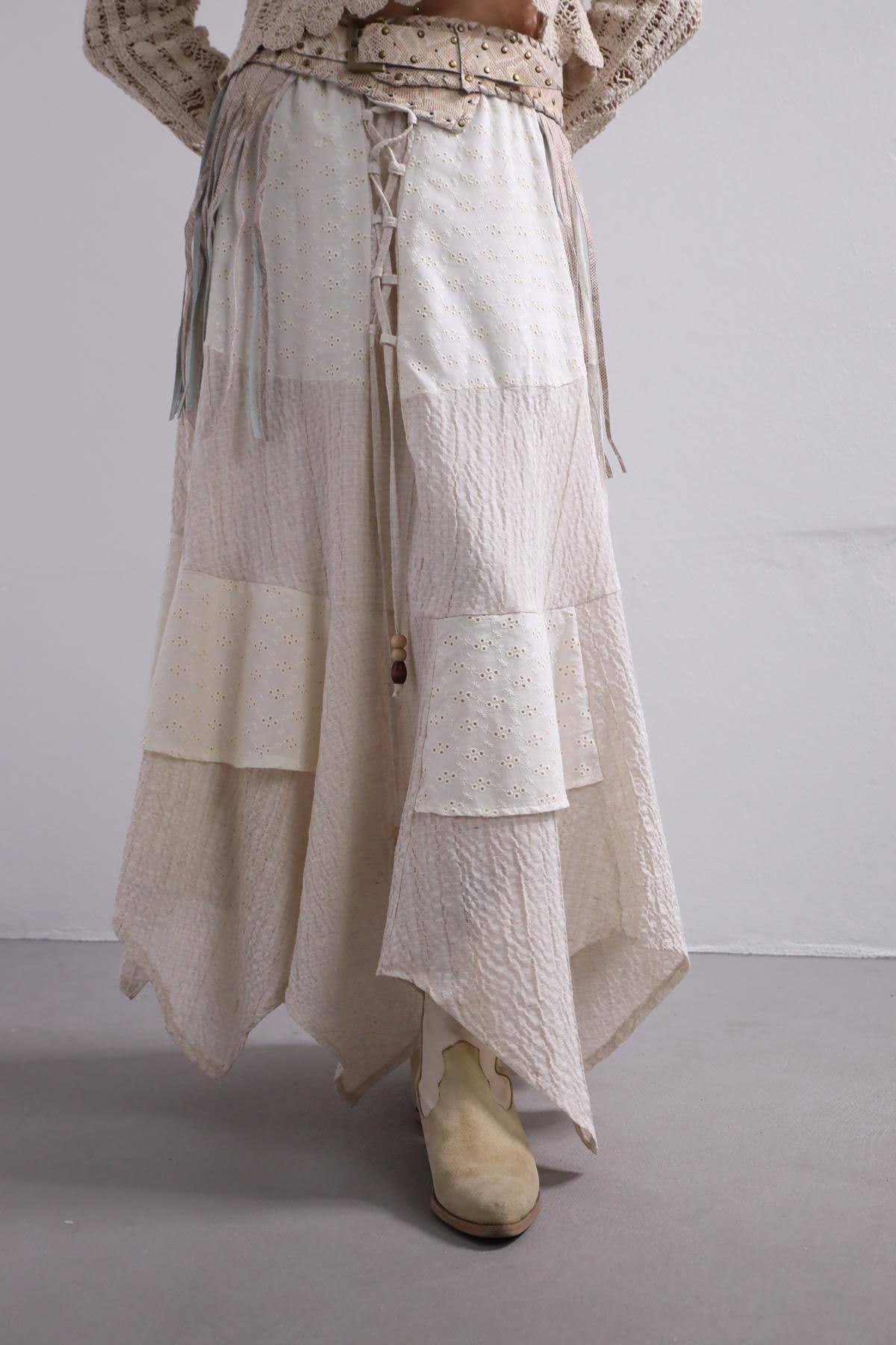 Krem Rengi Dantel Detaylı Kat Kat Etek