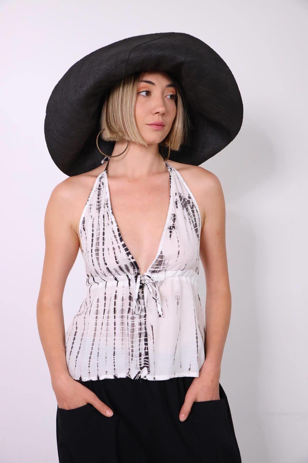 Beyaz Batik Desenli Önden Bağlamalı Crop Top - Şaman Butik Beyaz Batik Desenli Önden Bağlamalı Crop Top