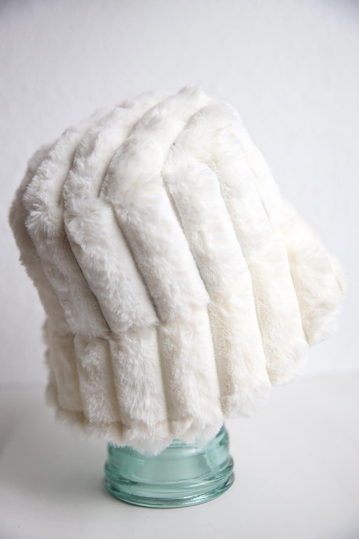  Beyaz Peluş Bucket Şapka