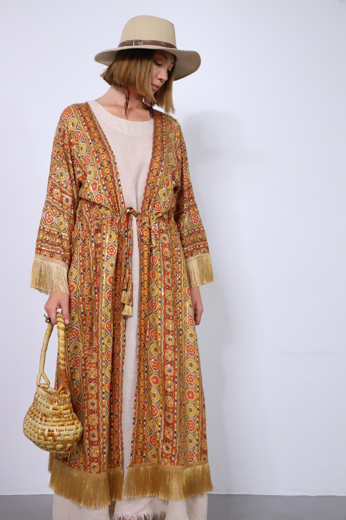 Gold Rengi Payetli Püsküllü Sırtı İşlemeli Tasarım Kaftan - Şaman Butik Gold Rengi Payetli Püsküllü Sırtı İşlemeli Tasarım Kaftan