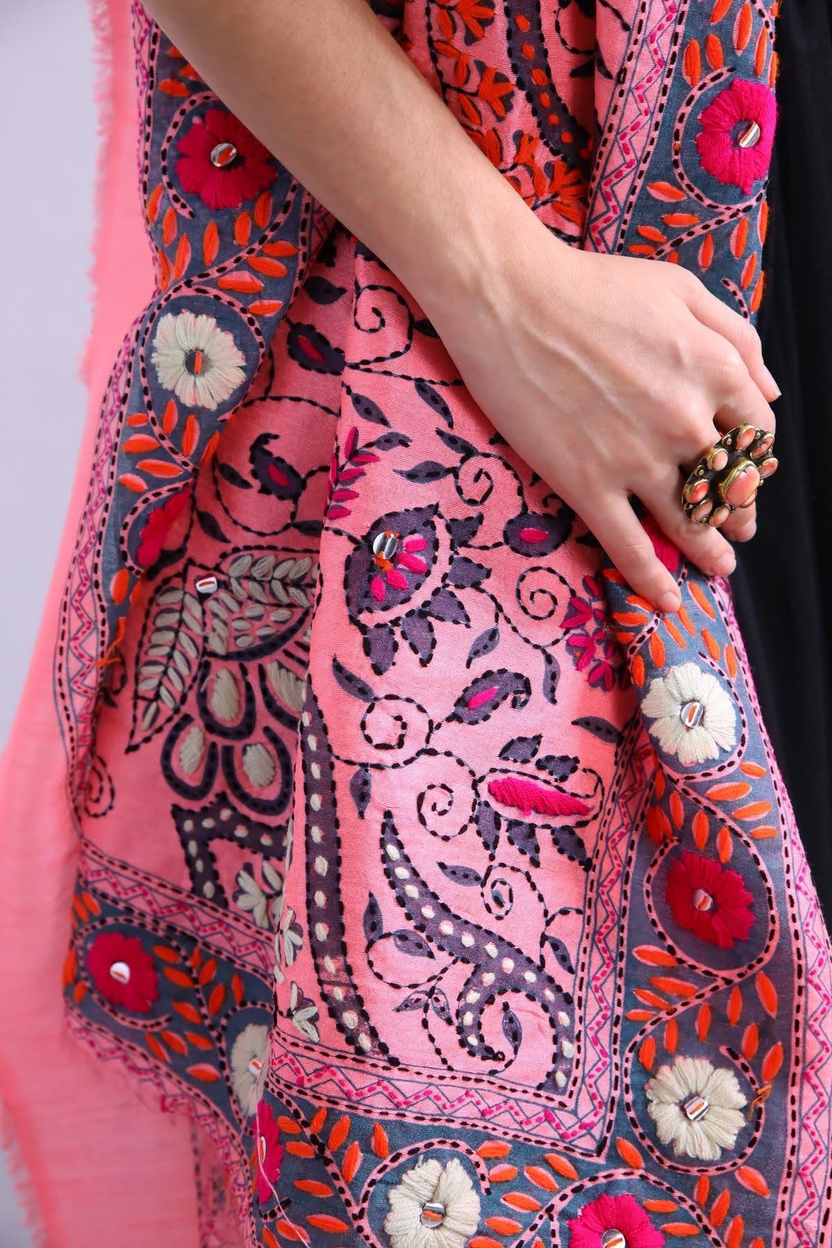 Pembe İşlemeli Bohem Şal - Şaman Butik Pembe İşlemeli Bohem Şal