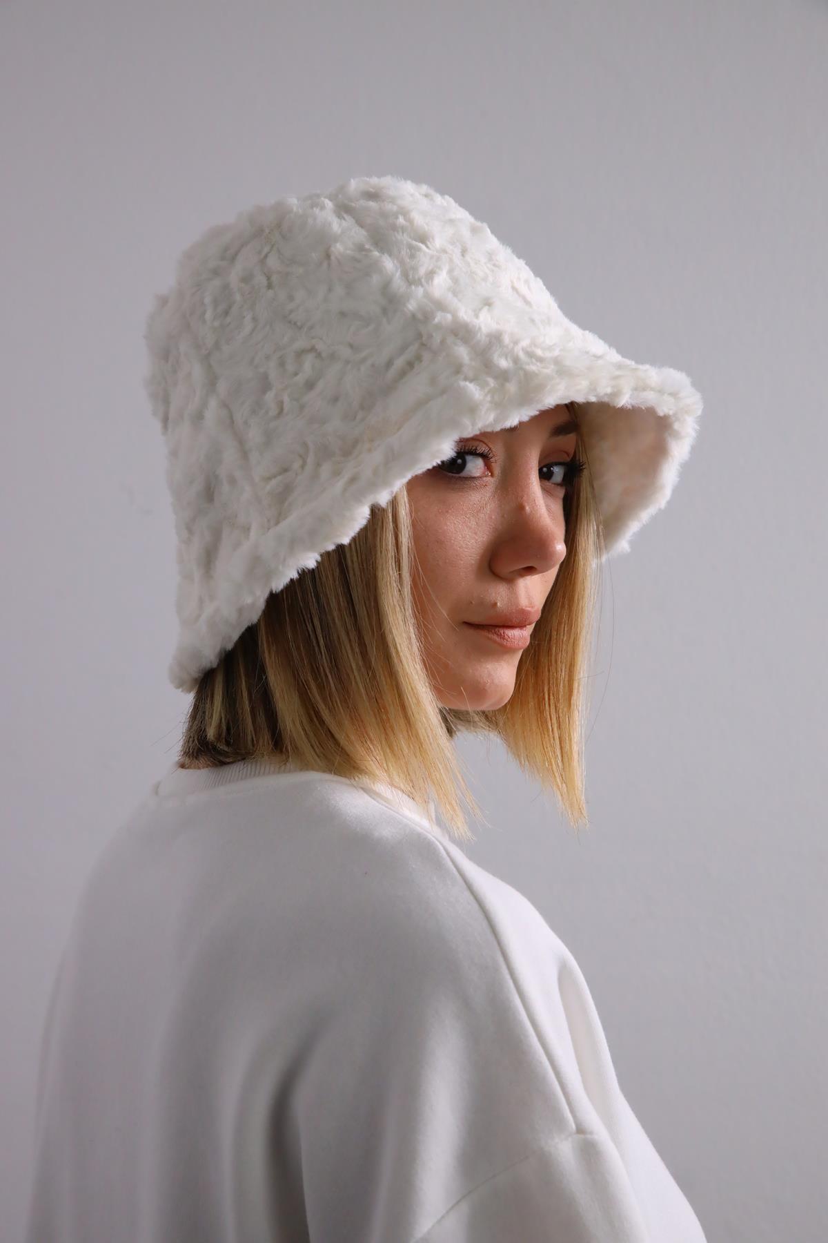  Beyaz Peluş Bucket Şapka