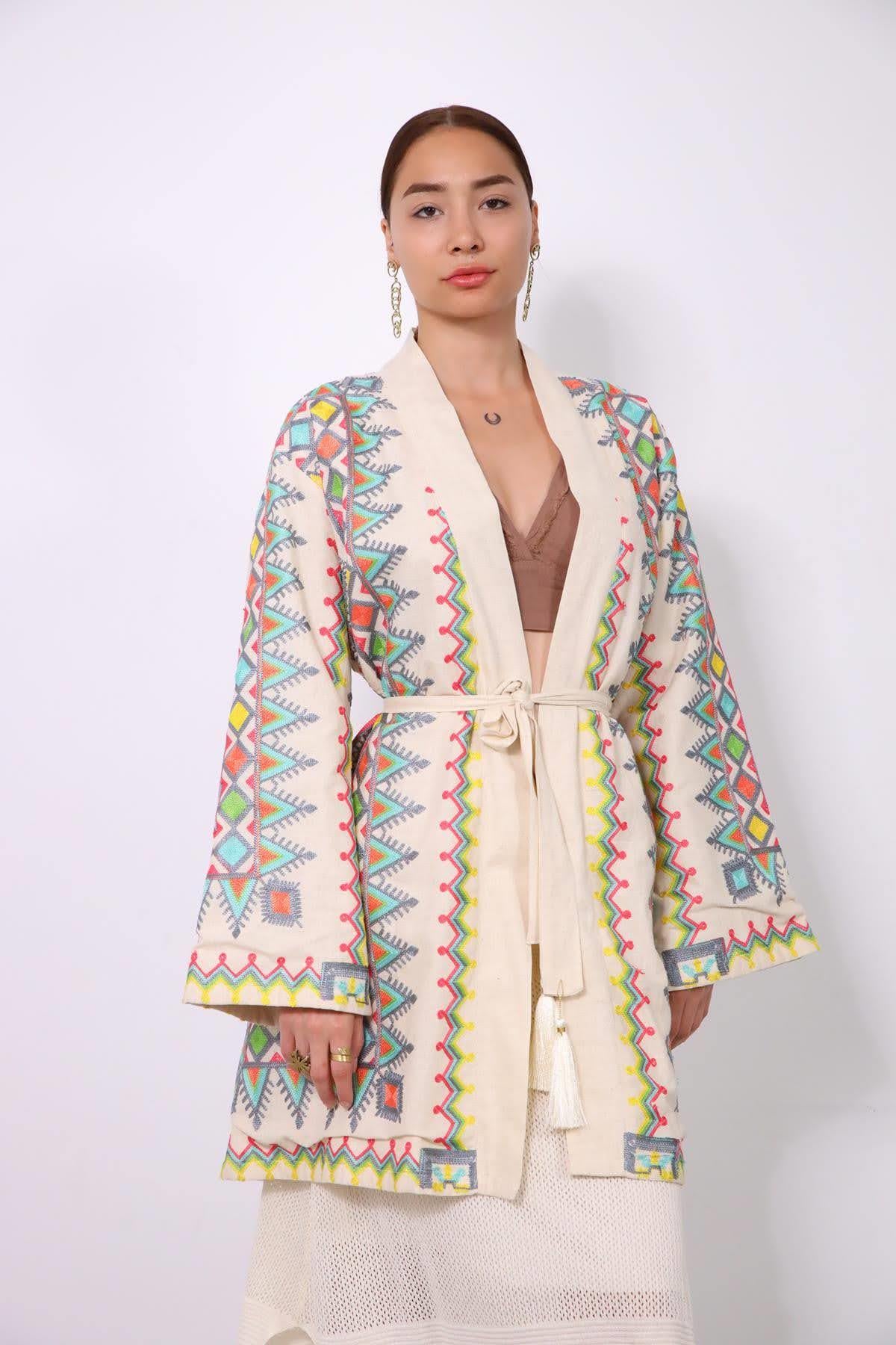 Krem Rengi Püsküllü Payetli Kısa Suzani Kaftan - Şaman Butik Krem Rengi Püsküllü Payetli Kısa Suzani Kaftan