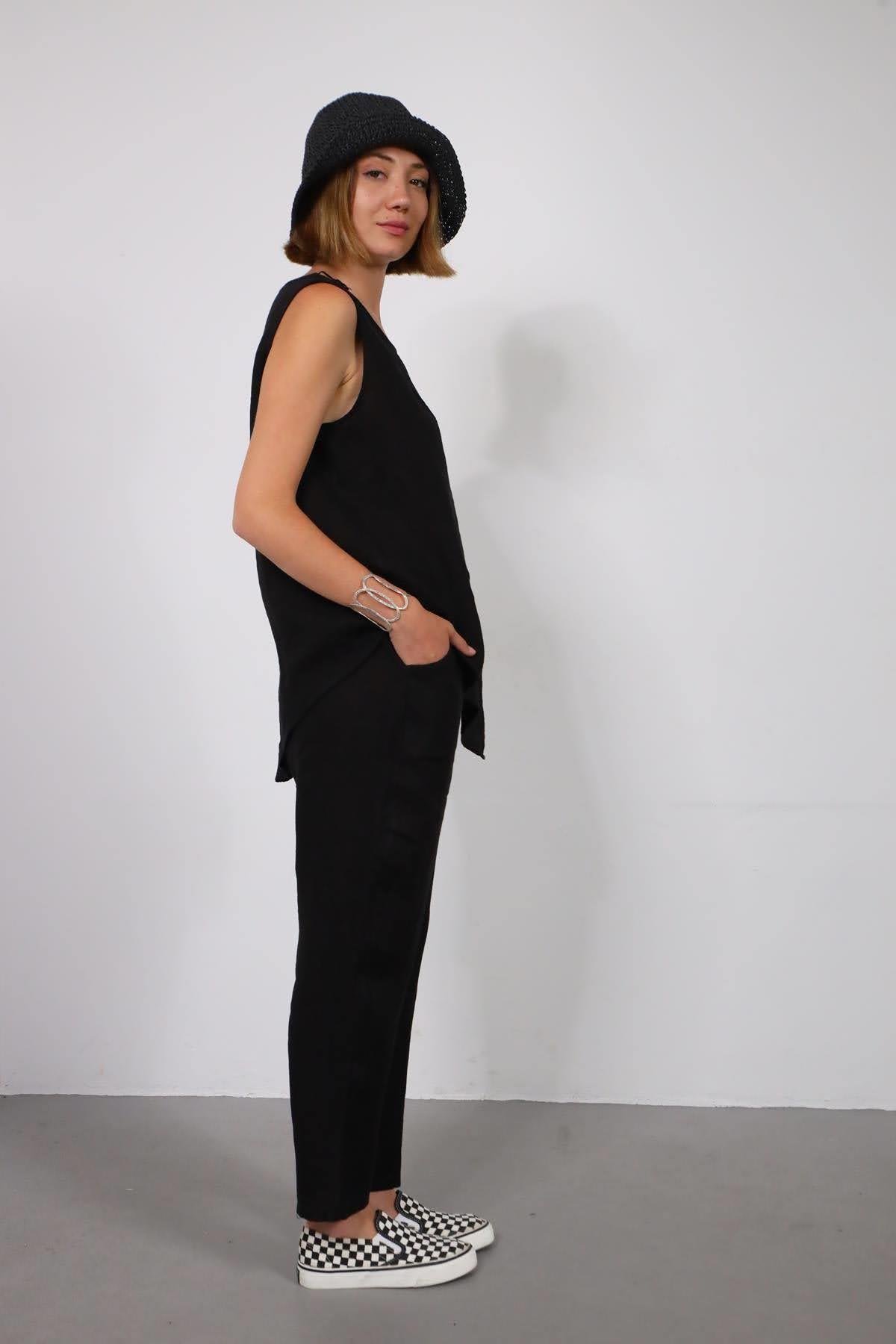  Siyah Dikişli Sıfır Kol Bluz ve Pantolon Keten Takım