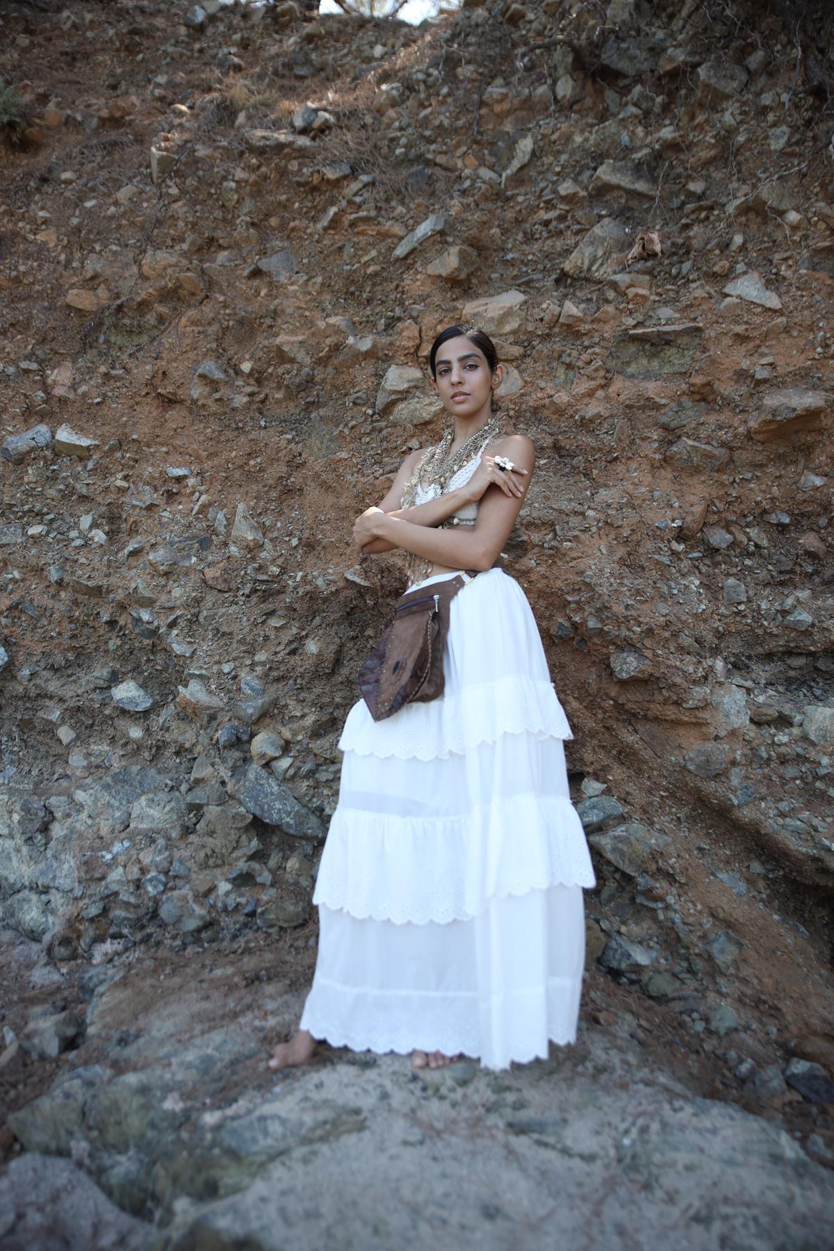  Beyaz Fisto Detaylı Kat Kat Etek