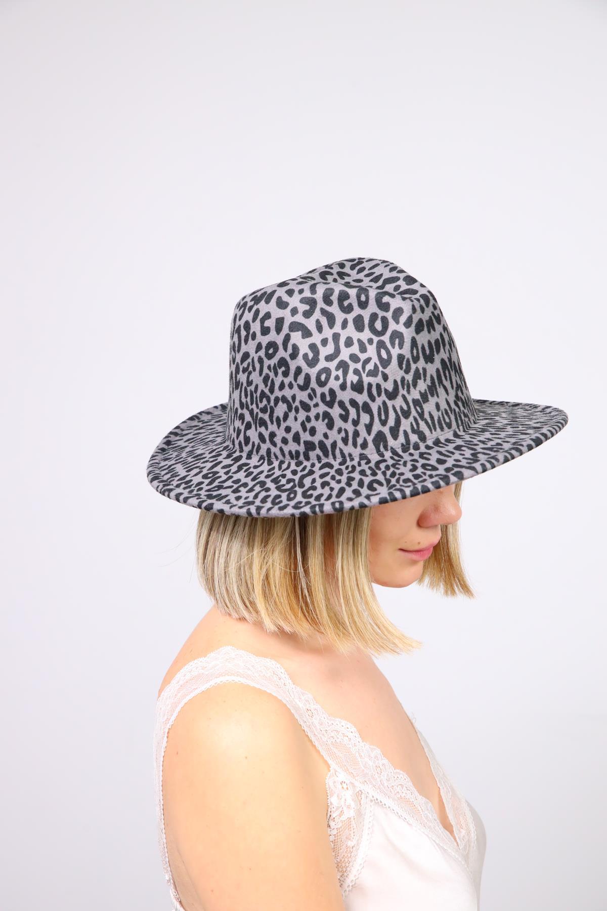  Gri Leopar Desenli Fötr Şapka