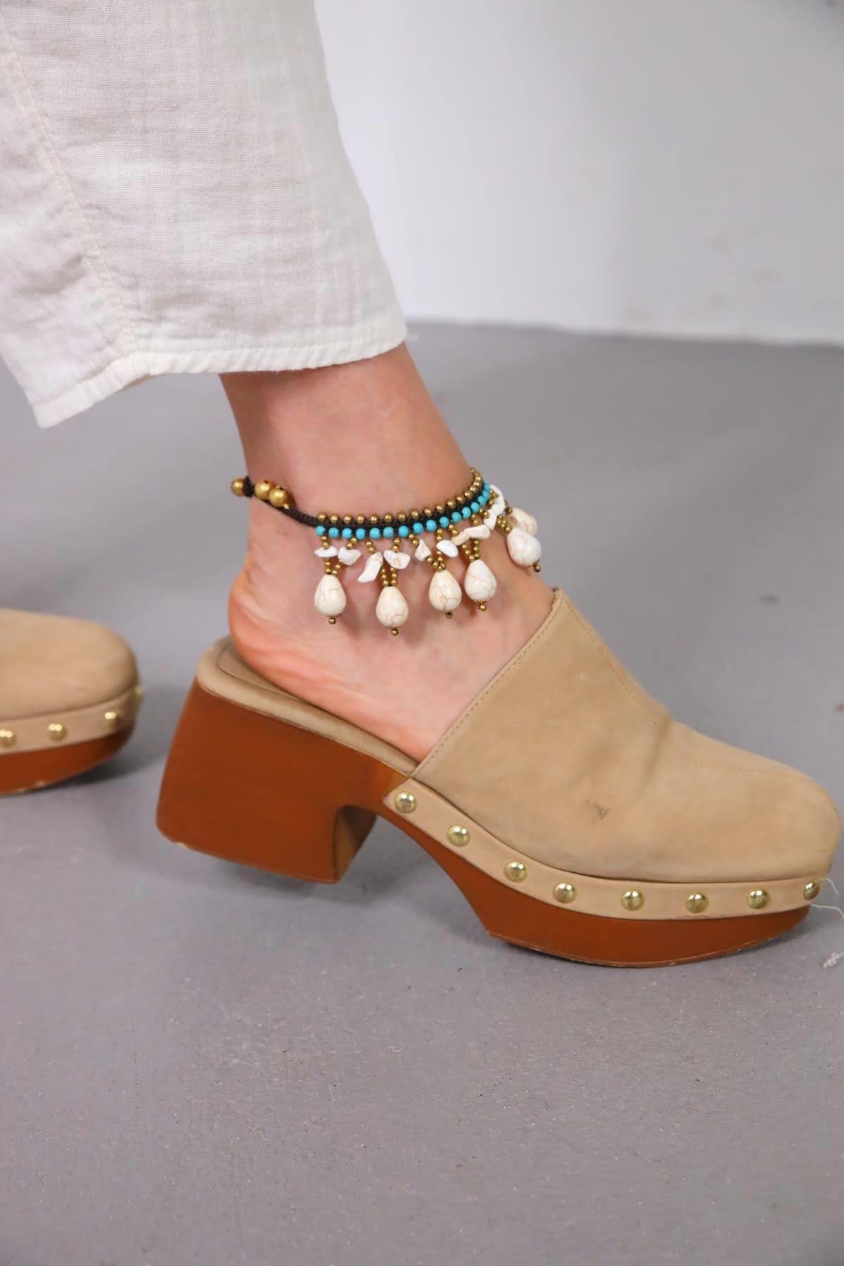 Beyaz Ve Turkuaz Taşlı Sallantılı Halhal - Şaman Butik Beyaz Ve Turkuaz Taşlı Sallantılı Halhal