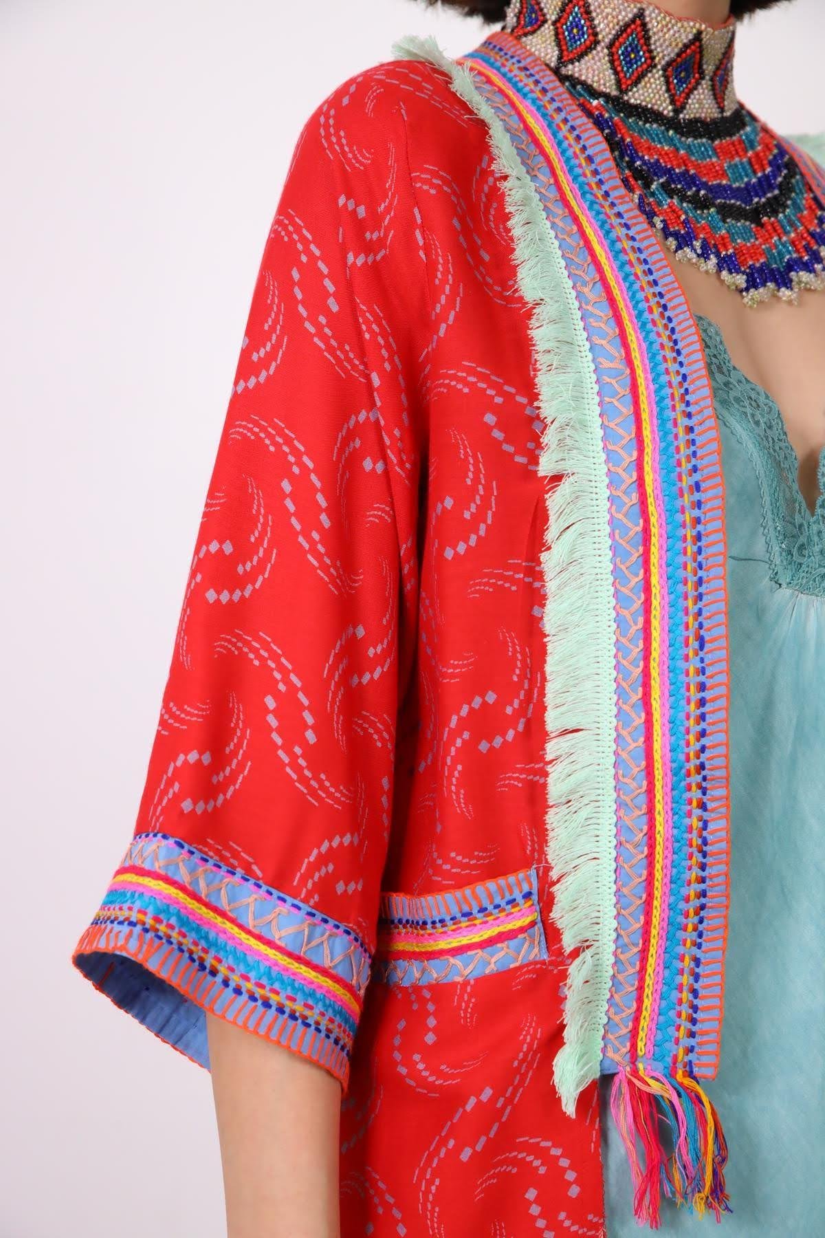 Kırmızı Yakası Püsküllü İşlemeli Otantik Kısa Kaftan - Şaman Butik Kırmızı Yakası Püsküllü İşlemeli Otantik Kısa Kaftan