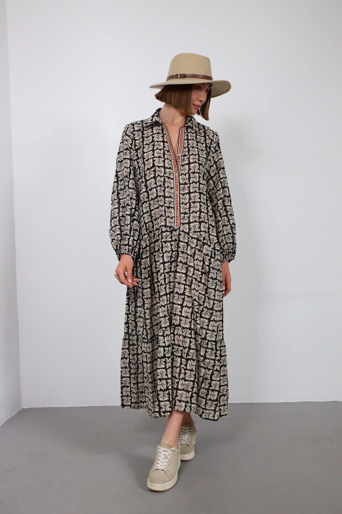 Siyah Desenli Yarım Düğmeli Kolları Lastikli Elbise - Şaman Butik Siyah Desenli Yarım Düğmeli Kolları Lastikli Elbise